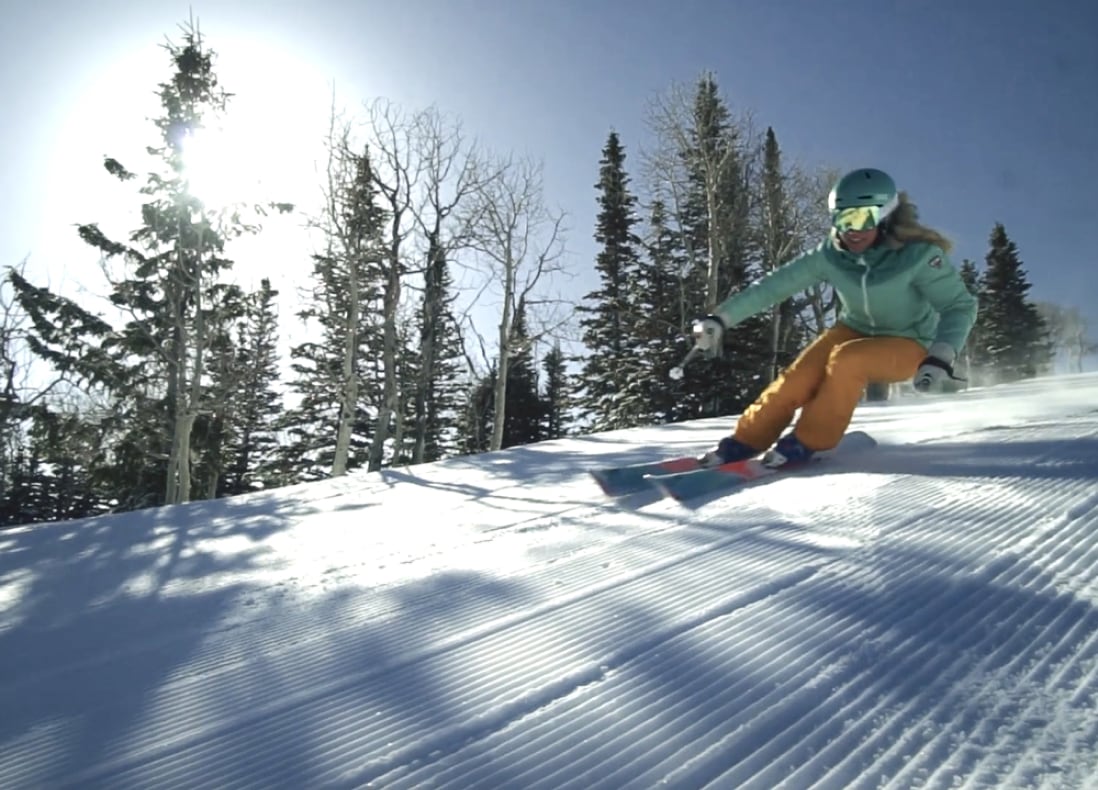 Photo of skiier cutting